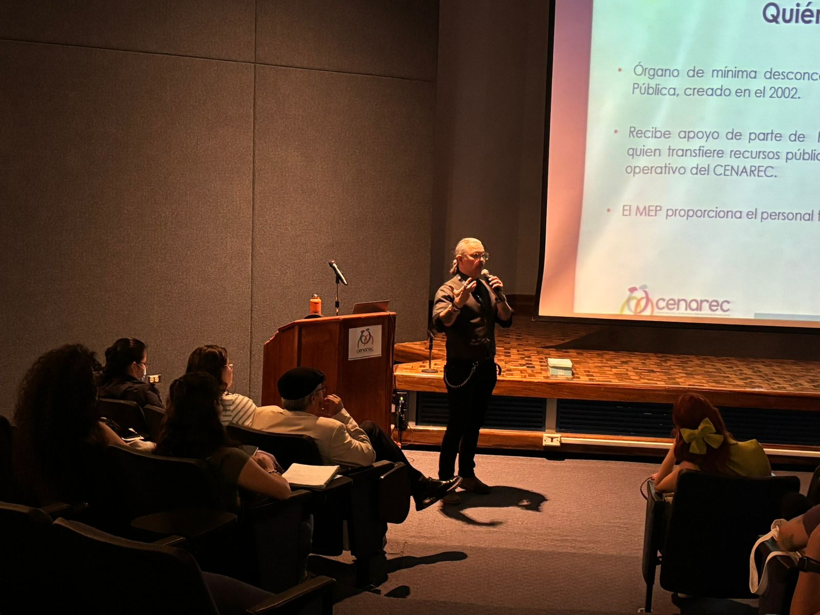 Eduardo dando charla